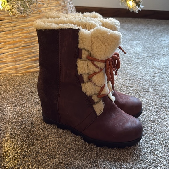 Warm wedge Sorel boots - Picture 2 of 3